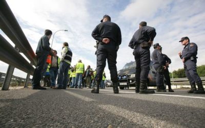 LOS CDR MONTAN UNA BARRICADA EN LA A-2