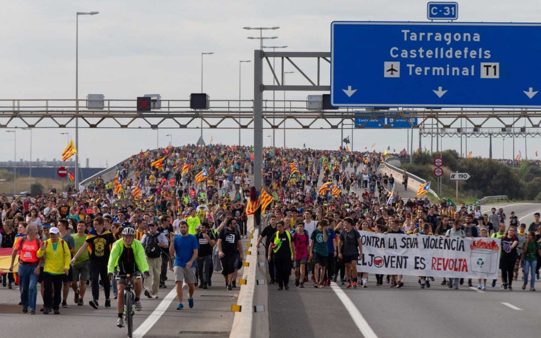 LAS PROTESTAS ANTE LA SENTENCIA DEL PROCÉS PROVOCAN PAROS EN  LAS CARRETERAS DE CATALUÑA