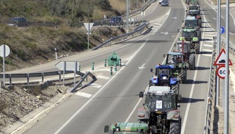 Borrador automáticoCORTES ESTE JUEVES 30 DE ENERO EN LAS PRINCIPALES CARRETERAS DE JAÉN EN DEFENSA DEL OLIVAR